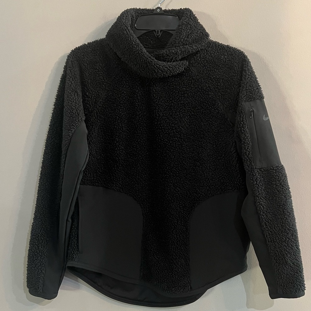 Nike Sherpa Therma Fleece Pullover Women’s Size:XS  Color: Black